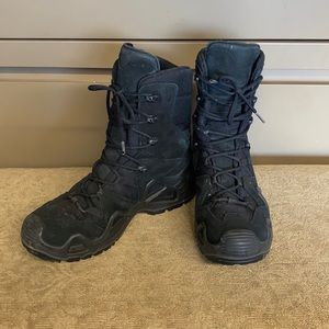 LOWA Men’s Boot in black, used
